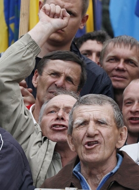 Příznivci Tymošenkové na demonstraci.